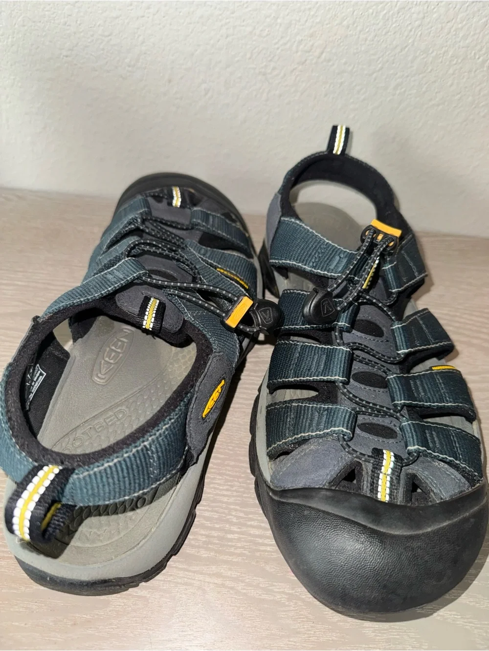 KEEN Men’s Newport H2 Closed Toe Water Hiking Sandal Navy Blue Gray Sz 10